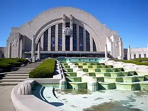 Cincinnati Union Terminal en Ohio (1933) ahora también funciona como museo y centro cultural.