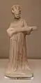 Figura de terracota de una mujer tocando una pandura, Chipre, c. 300 aC