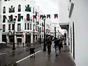 Calles de la ciudad bajo la lluvia