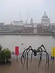 Louise Bourgeois Maman junto al Tamesis, Londres