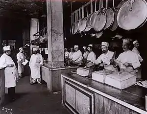 Brigade de cuisine en 1902