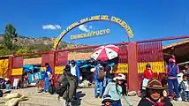 Entrada al mercado Ferial San José del Encuentro en Chinchaypujio.