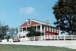 Fotografía de la década de 1970 de la "Old Slave House" construida por John Hart Crenshaw.