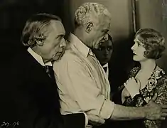 Connelly (izq.) con Lewis Stone y Alice Terry en The Prisoner of Zenda (1922)