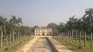 Fachada interior del pabellón de acceso desde el mausoleo