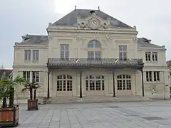 Teatro municipal de Saint-Dizier, transformado en 1861 a parti del almacén de trigo de Dubut.