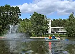 Fuente al lado del pabellón 36