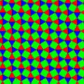 Uno de los coloreados del teselado cuadrado achaflanado; las líneas de reflexión de deslizamiento están en la dirección superior izquierda/inferior derecha; ignorando los colores, aparece mucha más simetrías que solo pg, pasando a ser p4g (véase allí esta imagen con triángulos de igual color)