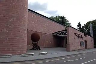 Museo Tinguely (arquitecto Mario Botta); Jean Tinguely y sus contemporáneos