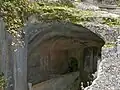 Tumbas troglodíticas del Priorato de Carluc, Alpes de Alta Provenza, Francia