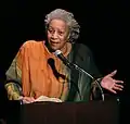 Toni Morrison, autora estadounidense ganadora del Premio Nobel con rastas.