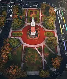 Plaza Fuerza Aérea Argentina con la Torre Monumental en su centro, Retiro.