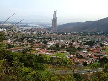 Vista del edificio en construcción Isla Multiespacio, será el más alto de Venezuela.