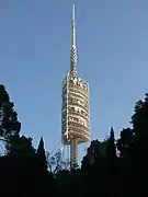 Torre de Collserola (1992) en Barcelona, una torre de telecomunicaciones con mirador