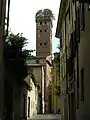 Vista de la Torre Guinigui desde la calle