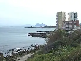 Torreguadiaro, su playa y el puerto de Sotogrande.