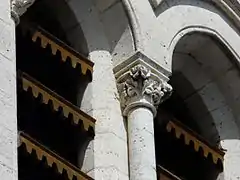 Bordes dentados de tornavoz de la iglesia de Trélissac