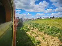 Tren y paisaje cerca de Al-Kāf