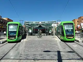 La estación de Renfe cuenta a la salida con un intercambiador al Tranvía de Parla