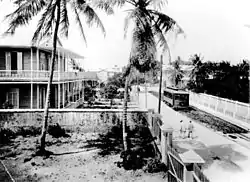 Tranvía de San Juan por la avenida Ponce de León en Miramar