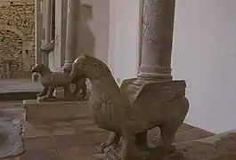 Un altar en la iglesia de la Santa Anunciación en Colle Sannita.