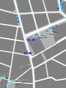 Mapa zonal de la estación de metro de Tribunal con los recorridos de las líneas de autobuses, entre las que aparece el 149.