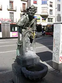 Fuente del Trinxa (1911), de Josep Campeny, ronda de la Universidad/Pelayo.