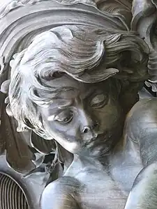 Detalle de uno de los putti de la riqueza