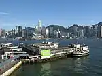 El Muelle de Tsim Sha Tsui del Star Ferry, con la Isla de Hong Kong en el fondo.