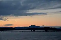 Desde Namegata el lago Kasumigaura y el monte Tsukuba.