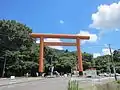 Puerta torii principal del santuario.