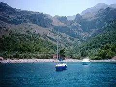 Cala Tuent vista desde el mar.