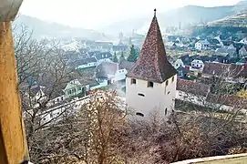 El pueblo y la torre de la Puerta.