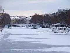 El Elba helado en Hradec Králové