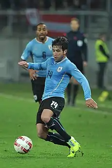 Lodeiro jugando por la selección.