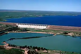 Embalse y presa John Martin en el Arkansas en el condado de Bent