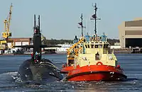 USS Rhode Island (SSBN-740) siendo escoltado por remolcadores a Kings Bay.