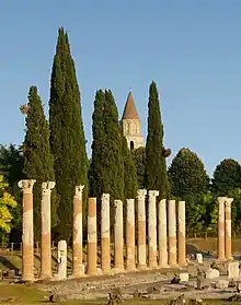 Antiguas columnas romanas en Aquilea