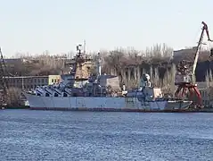 El Ukraina, anteriormente Almirante de la flota Lobov y Komsolomets,  amarrado sin terminar  en el astillero Imeni 61 Kommunara en Nicolaiev en 2013. Aún sigue inacabado.