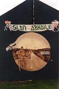 Un mural en Belfast diciendo "Slán Abhaile" o "¡Adiós!" a las tropas británicas de vuelta a casa