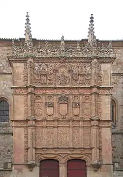 Universidad de Salamanca, la más prestigiosa de las españolas. Más que por su contribución al aumento del saber (anclado en el neoescolasticismo), le dieron fama las espectaculares disputas entre estudiantes y órdenes religiosas que controlaban los distintos colegios. Los intentos ilustrados por reformarla (Meléndez Valdés) fueron inútiles.