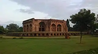 Una tumba desconocida de la dinastía Lodi, en el complejo de la tumba de Akbar