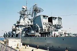 Visitando el puerto de Yokosuka, Japón en octubre de 2002.