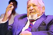 V. S. Naipaul (Trinidad y Tobago), Premio Nobel de Literatura, en 2001.