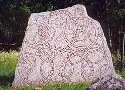 Piedra rúnica de Vaksala (U 961), firmada por Öpir.