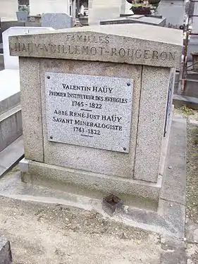 Sepultura de René-Just Haüy y de su hermano Valentin Haüy, en el cementerio del Père-Lachaise de París.