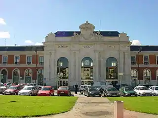 Vista de la fachada exterior de la estación del Norte.