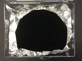 Vantablack está fabricada con nanotubos de carbono y es la sustancia más negra conocida.