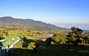 Vara Blanca es una región muy visitada por turistas debido a los atractivos naturales y escénicos que hay en la zona