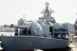 Visitando el puerto de Yokosuka, Japón en octubre de 2002.